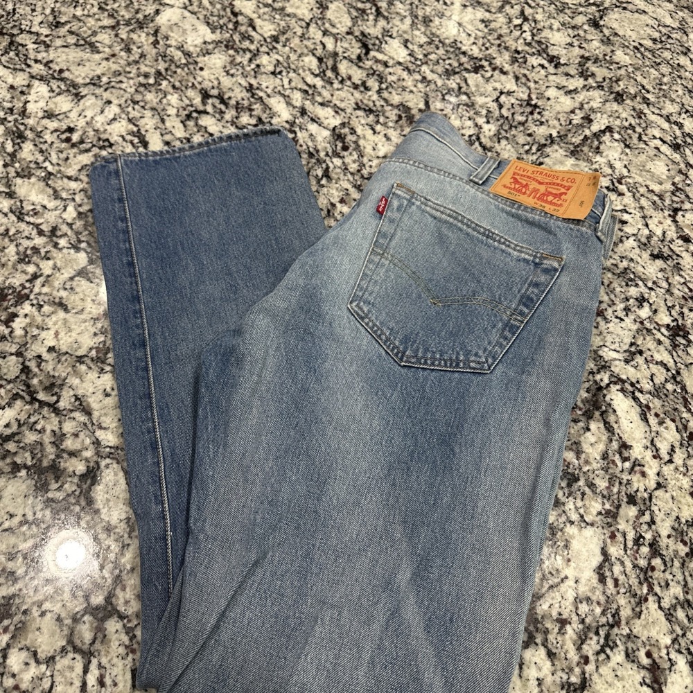 Levi 501 Light Wash Distressed‎ -destroyed- 38 X32